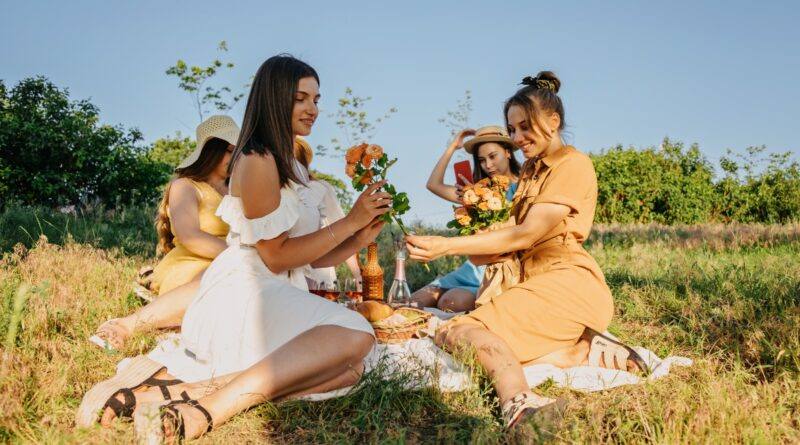 Women Find Valentines No Good And Galentines Better